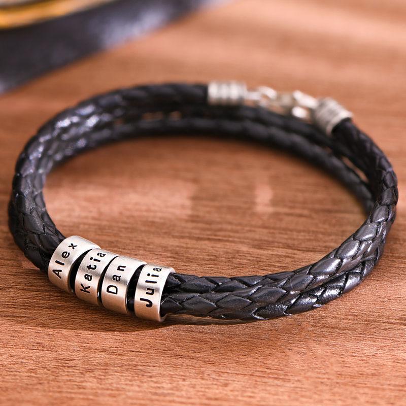 Herrenarmband aus schwarzem Leder – personalisierbar mit Verzierungen in Silber oder Gold