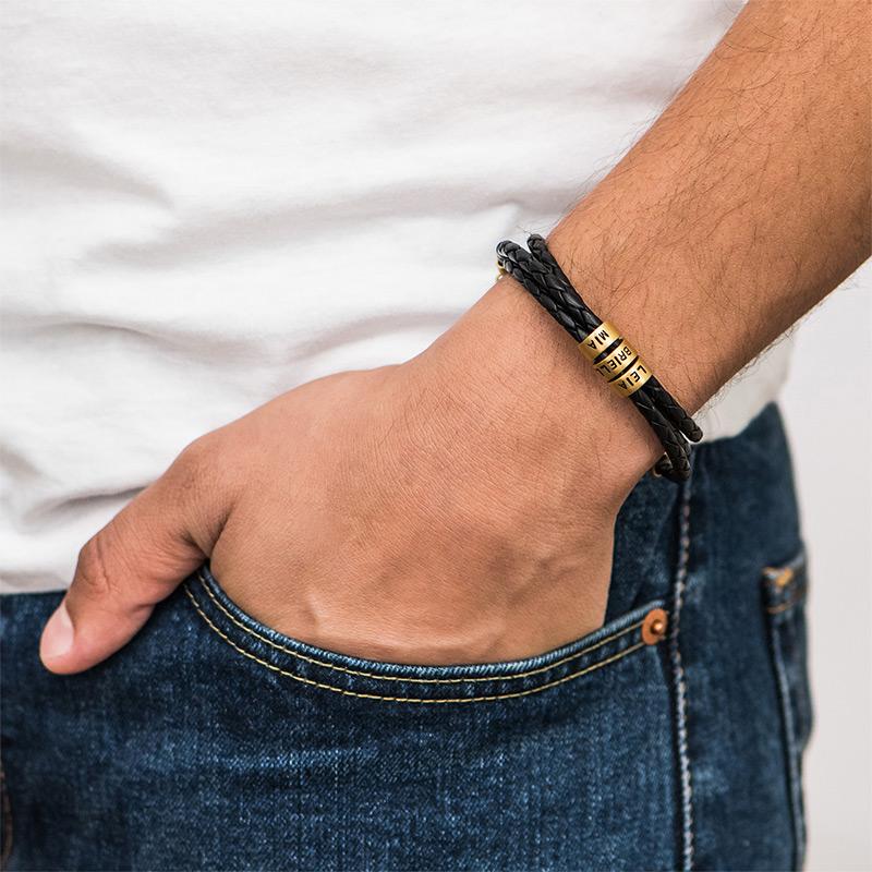 Herrenarmband aus schwarzem Leder – personalisierbar mit Verzierungen in Silber oder Gold